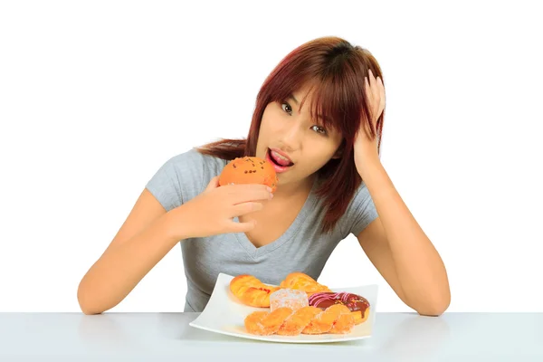 Isolated young asian woman a plate of potato chip — Stock Photo, Image