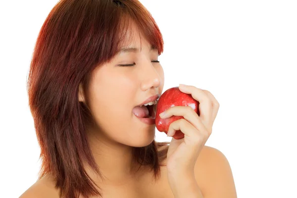 Geïsoleerde jonge Aziatische vrouw met een appel. — Stockfoto