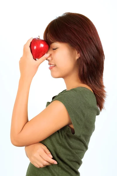 Joven mujer asiática con una manzana roja . —  Fotos de Stock