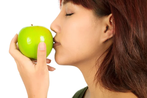 Jonge Aziatische vrouw met een groene appel. — Stockfoto