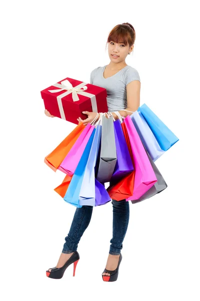 Jovem asiático mulher com compras sacos — Fotografia de Stock