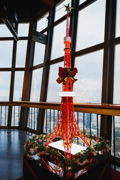 TOKYO, JAPAN - NOVEMBER 25: Tokyo Tower miniature in Tokyo, Japa — Stock Photo, Image