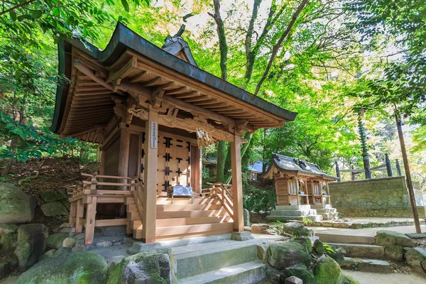 Pequeño santuario de madera en Dazaifu Tenmangu en Fukuoka —  Fotos de Stock