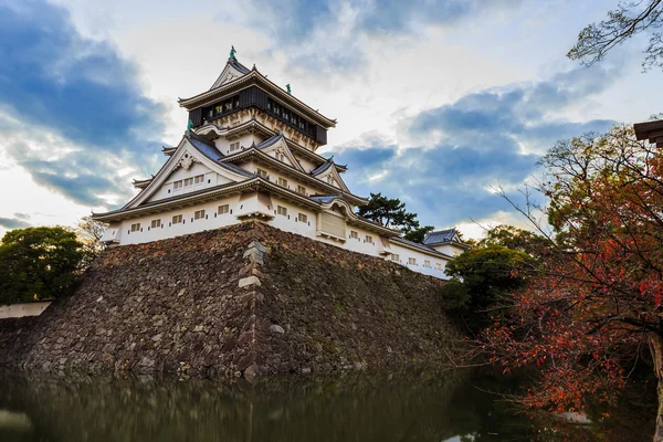 Kokura-Burg in Kitakyusho in der Nähe des Murasaki-Flusses in Fukuoka — Stockfoto