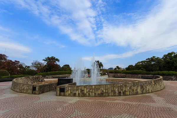 Фонтан Мира в парке мира Нагасаки — стоковое фото