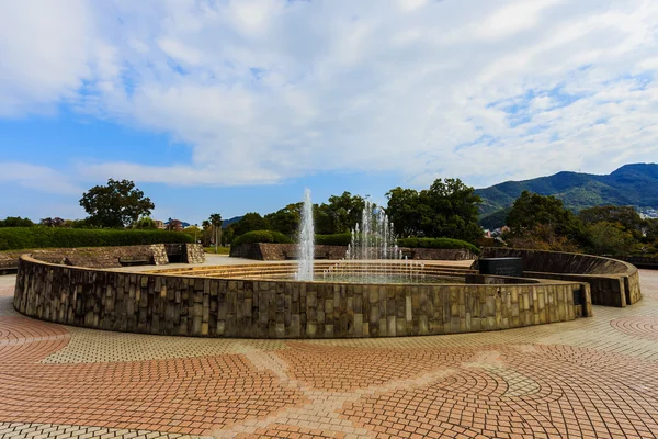 Фонтан Мира в парке мира Нагасаки — стоковое фото