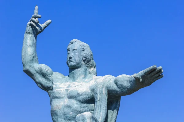 Statua di Pace di Nagasaki nel Parco della Pace di Nagasaki — Foto Stock