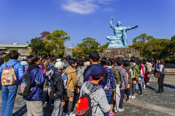 Estatua de la Paz de Nagasaki en el Parque de la Paz de Nagasaki — Foto de Stock