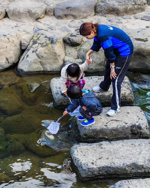 Δραστηριότητα των παιδιών, στο nakashima rivernagasaki — Φωτογραφία Αρχείου