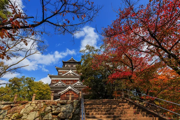 Zamek Hiroshima jesienią — Zdjęcie stockowe