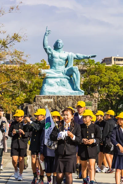 Estatua de la Paz de Nagasaki en el Parque de la Paz de Nagasaki — Foto de Stock