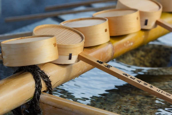 Water dippers at Gokoku Shrine in Hiroshima — Stock Photo, Image