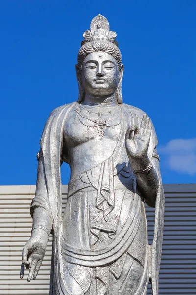 Estatua de Guanyin en el Parque Central de Hiroshima (Hiroshima Chuo Koen ) —  Fotos de Stock