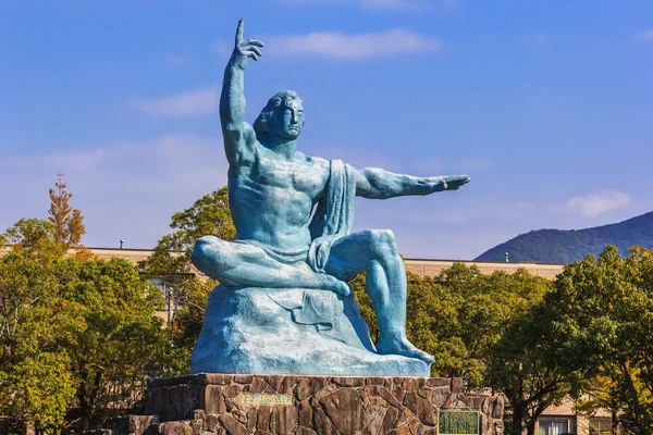 Peace Statue in Nagasaki Peace Park — Stock Photo, Image