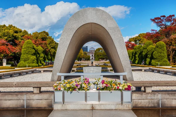 Memorial Cenotaph in Hiroshima Peace Park — Stock Photo, Image