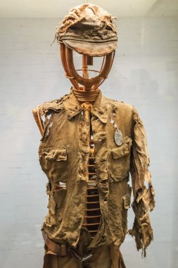 Hiroşima Barış Anıtı Müzesi'nde öğrenci üniforma