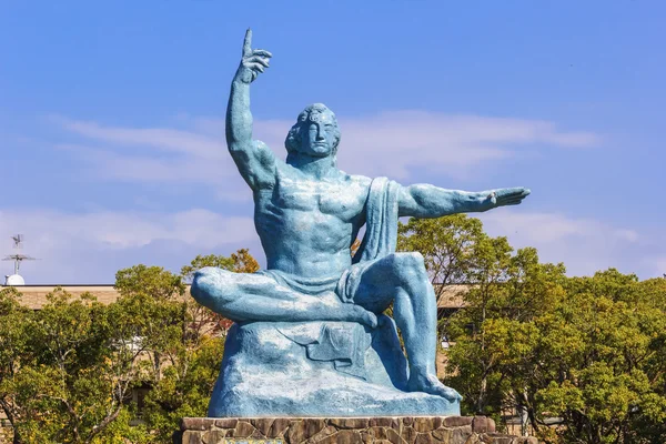 Peace Statue in Nagasaki Peace Park — Stock Photo, Image