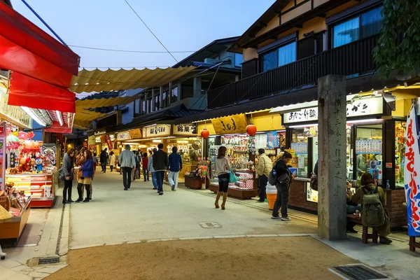 Omotesando nákupní ulice v miyajima — Stock fotografie