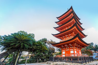 beş katlı pagoda adlı toyokuni tapınak miyajima içinde