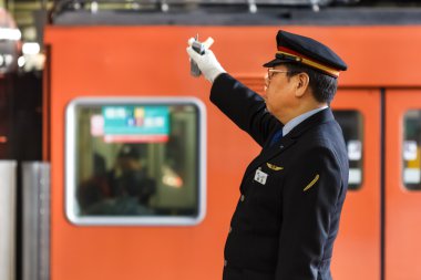 Osaka, Japonya - 16 Kasım 2013: tanımlanamayan Japon tren con