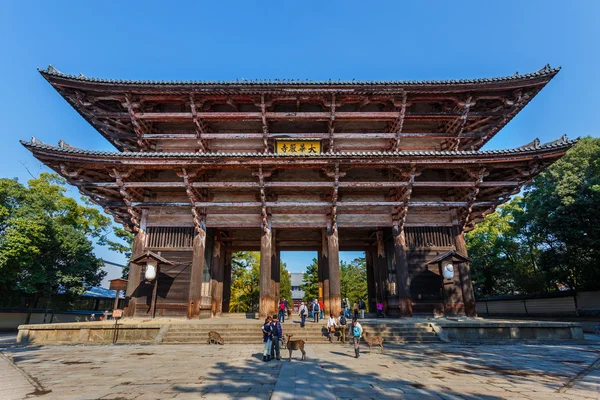 Nara todaiji tapınağında nandaimon kapısı — Stok fotoğraf