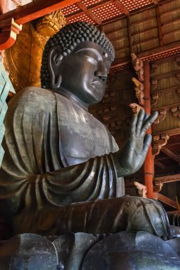 nara todaiji tapınağında büyük Buda (daibutsu)