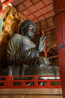 nara todaiji tapınağında büyük Buda (daibutsu)