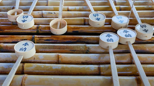 Saltadores de agua en el templo de Todaiji en Nara —  Fotos de Stock