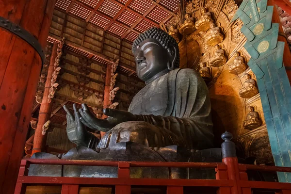nara todaiji tapınağında büyük Buda (daibutsu)