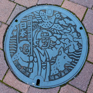 okayama, kanalizasyon kapağı Momotaro karakteri