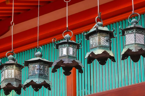 Lanterne di bronzo a Kasuga Taisha a Nara — Foto Stock