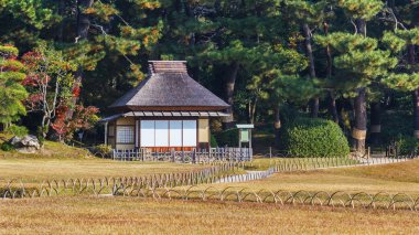 okayama bahçede koraku-tr