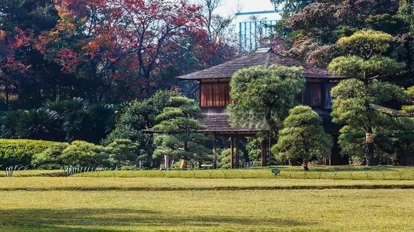 Ryuten Rest House en el jardín Korakue-en en Okayama — Foto de Stock