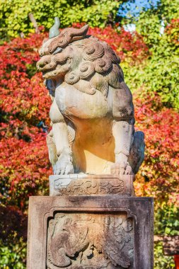 yasaka-jinja Kyoto adlı Japon taş aslan heykeli