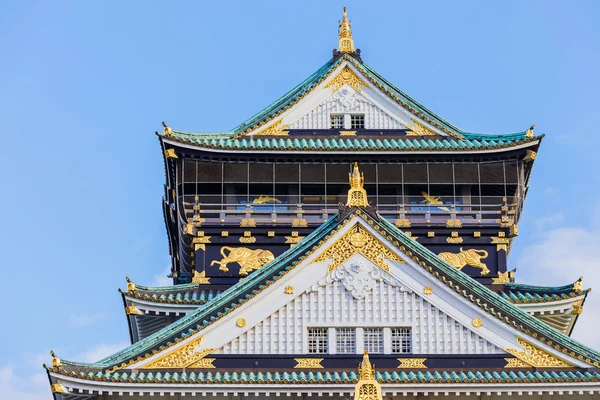秋の青空と大阪城 — ストック写真