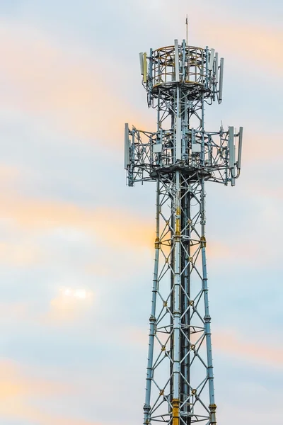 Torre de radio de teléfono móvil —  Fotos de Stock