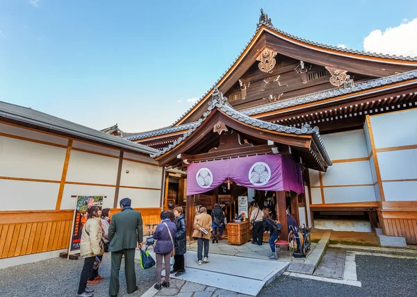 Малый храм в комплексе Чиоин в Киото — стоковое фото