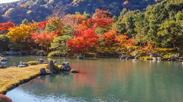 Tenryuji sogenchi rybník zahrada světového dědictví UNESCO v Kjótu — Stock fotografie