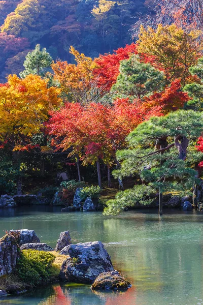 Tenryuji sogenchi rybník zahrada světového dědictví UNESCO v Kjótu — Stock fotografie