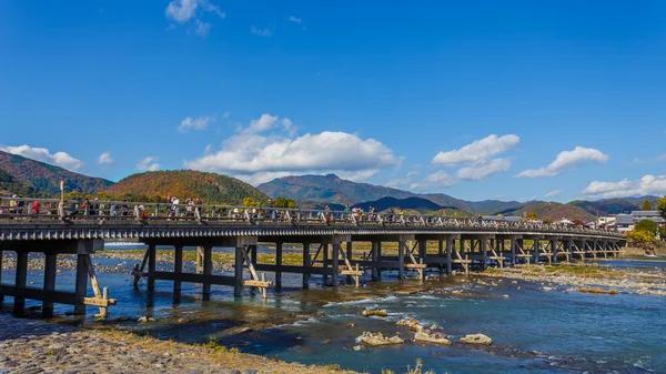 togetsu-kyo Köprüsü'nde kyoto bölgesinde arashiyama
