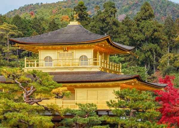 Kinkakuji - den gyllene paviljongen i kyoto — Stockfoto