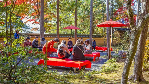Un pequeño jardín de té en Kinkakuji en Kyoto — Foto de Stock