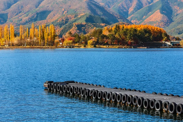 Lago Kawaguchi (Kawaguchiko) em Fujikawaguchiko no Japão — Fotografia de Stock