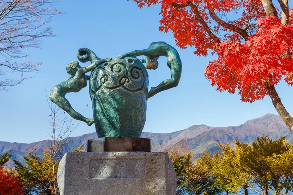 "Källa "staty i Kawaguchiko, Japan — Stockfoto