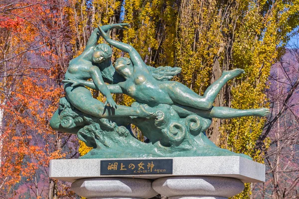 "Boginie nad jeziorem "Pomnik w Kawaguchiko, Japonia — Zdjęcie stockowe