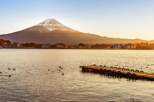 MT. fuji från sjön kawaguchiko i japan — Stockfoto