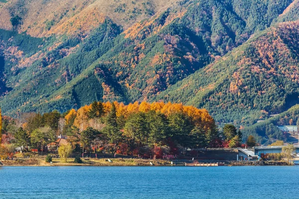 Lago Kawaguchi (Kawaguchiko) em Fujikawaguchiko no Japão — Fotografia de Stock