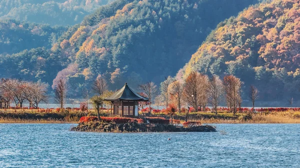 Озеро Кавагуті (kawaguchiko) на fujikawaguchiko в Японії — стокове фото