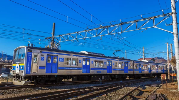 日本の河口湖駅経由富士急行線で — ストック写真