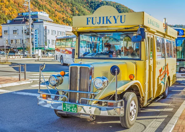 Retro buss i Kawaguchiko — Stockfoto